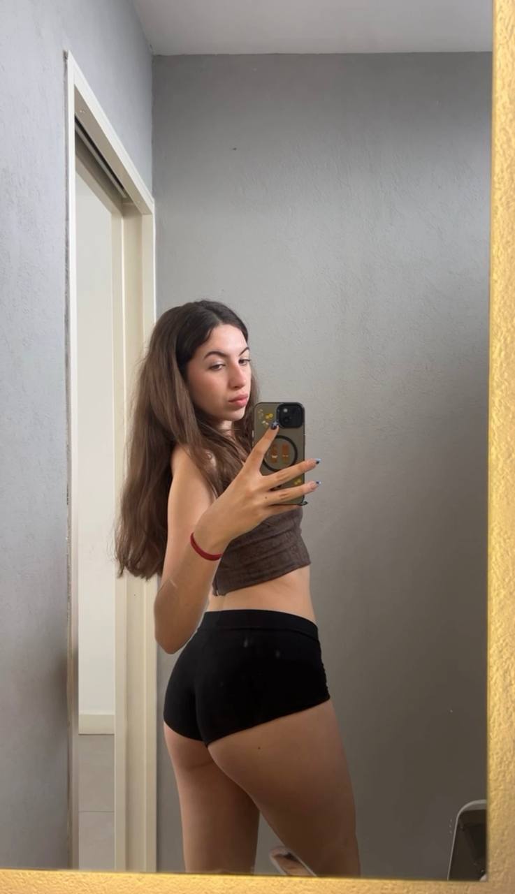 Amber in her underwear in Ankan