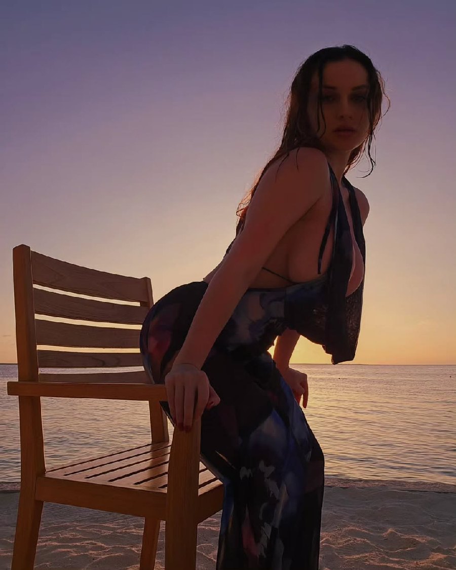 Sexy girl Miranda Faith nude in Ankan