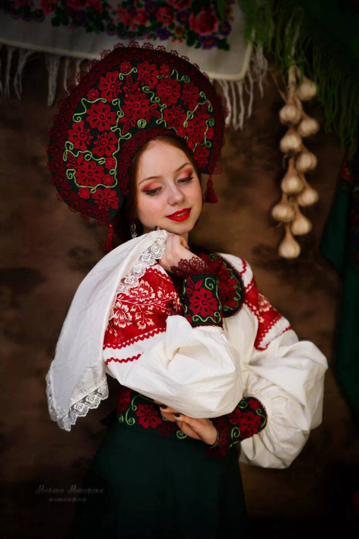 Women in Slavic costumes underwear in Ankan