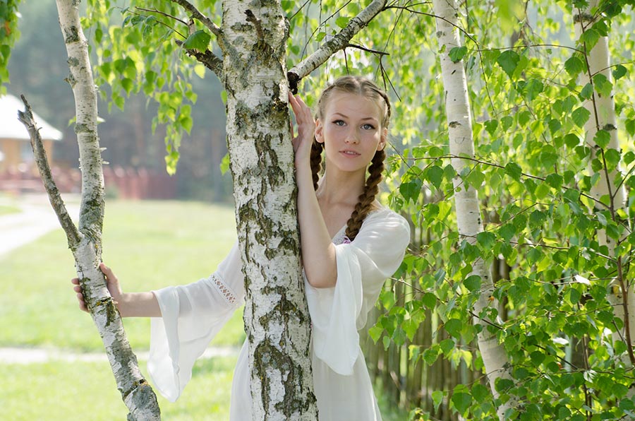 Women in Slavic costumes in Ankan