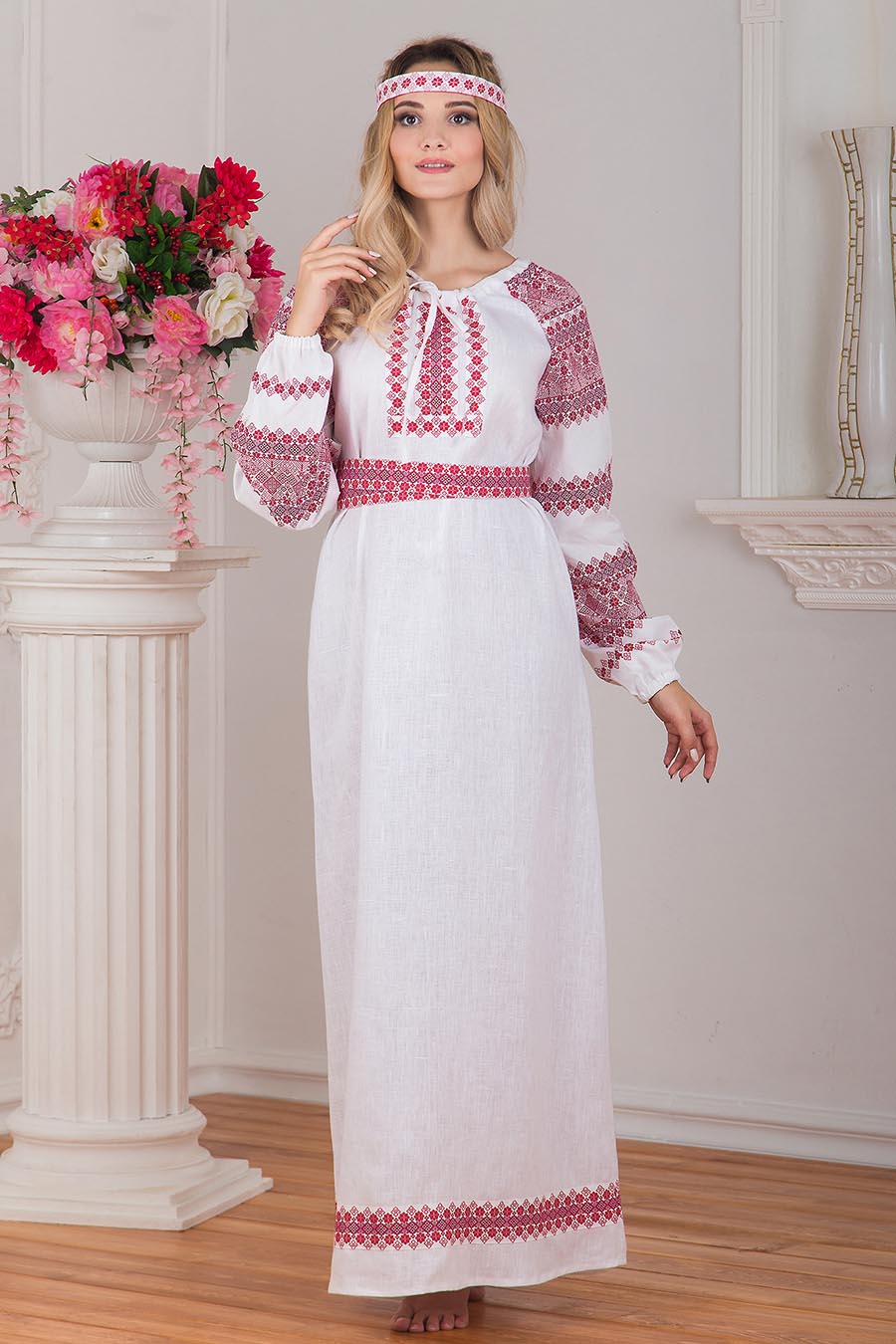 Women in Slavic costumes in Ankan