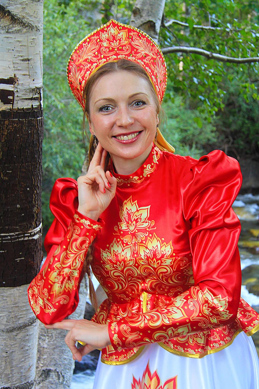 Women in Slavic costumes in Ankan