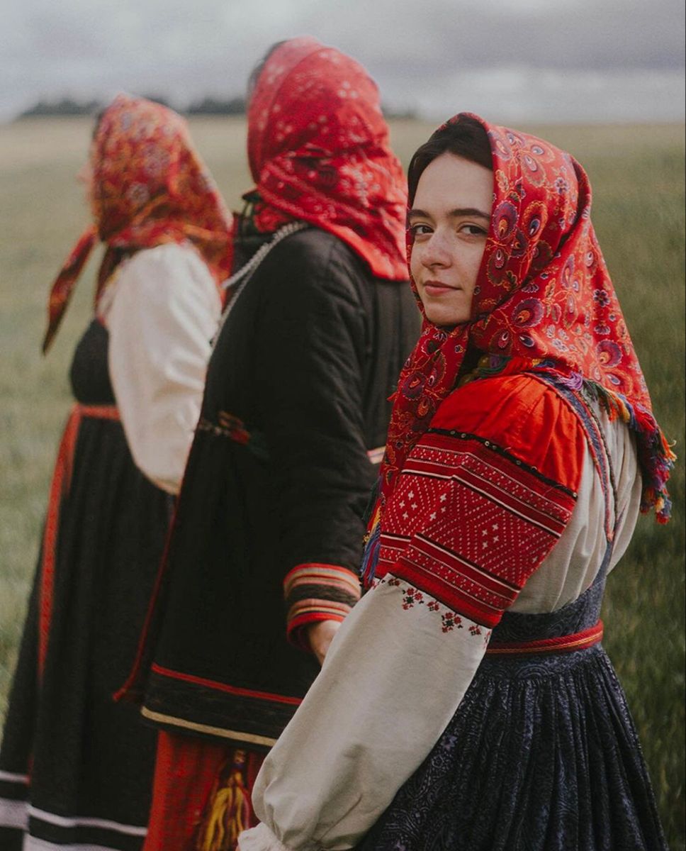 Women in Slavic costumes in Ankan