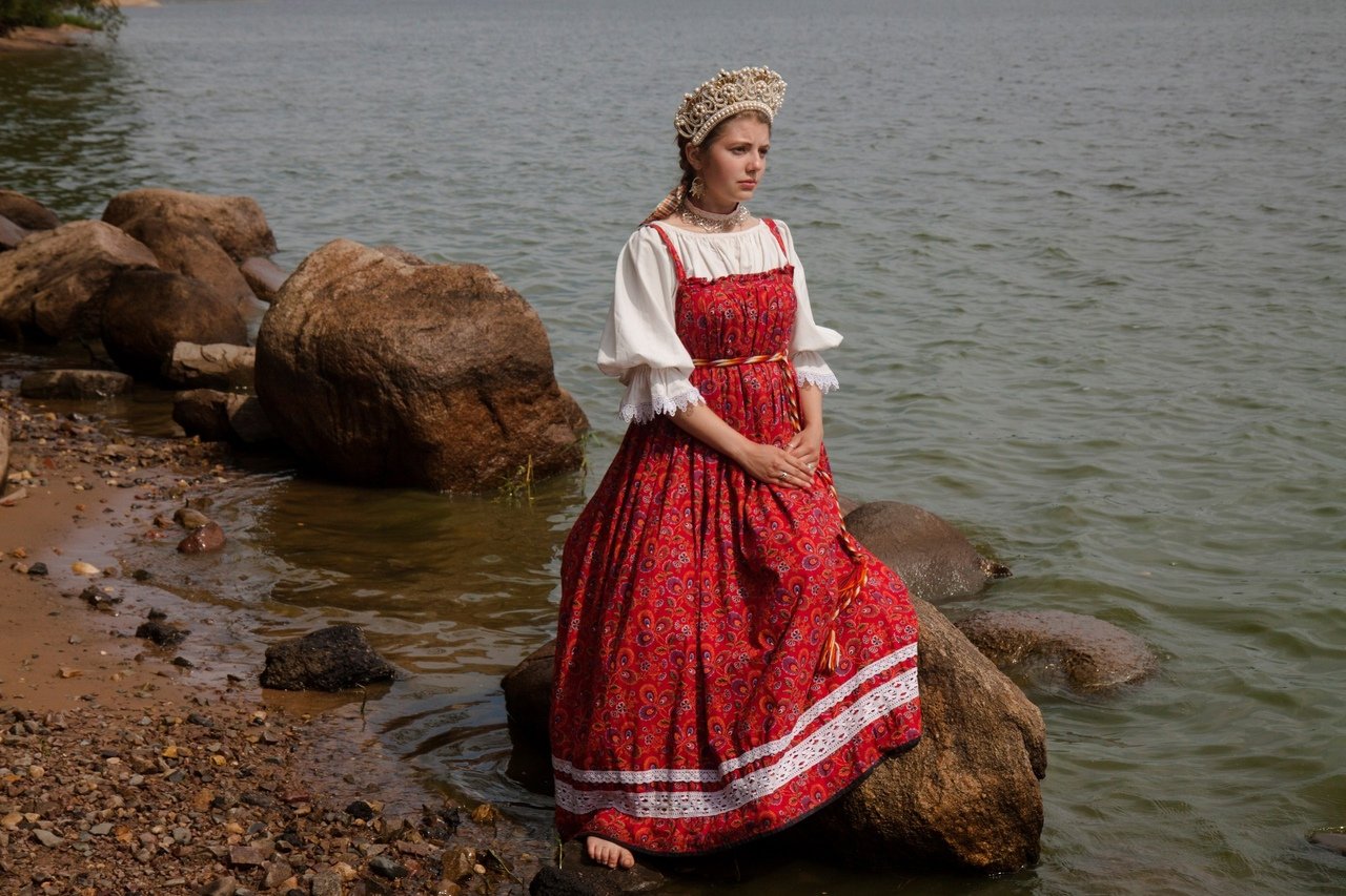Women in Slavic costumes in Ankan