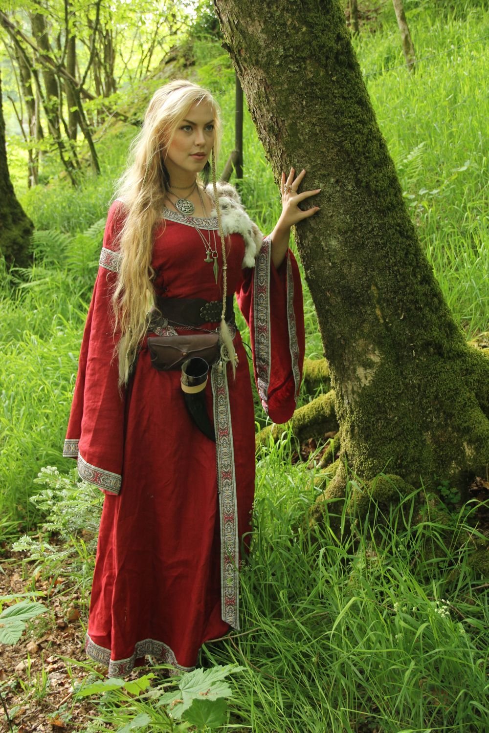 Women in Slavic costumes in Ankan