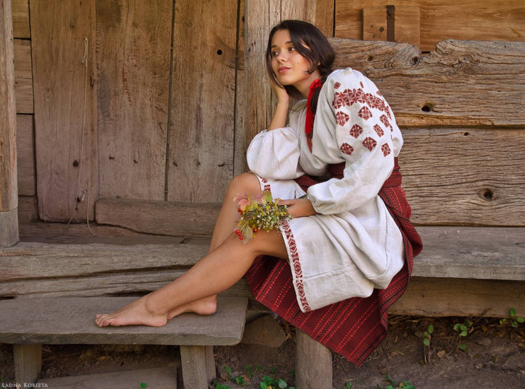 Women in Slavic costumes in Ankan