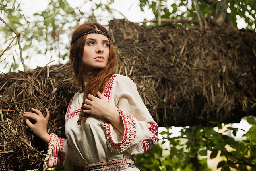 Women in Slavic costumes in Ankan