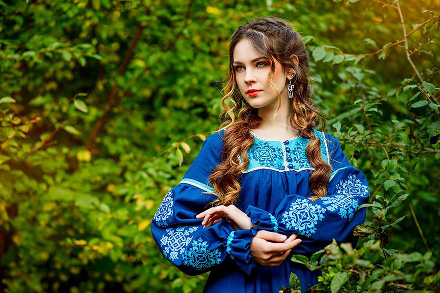 Sexy photo Women in Slavic costumes in Ankan