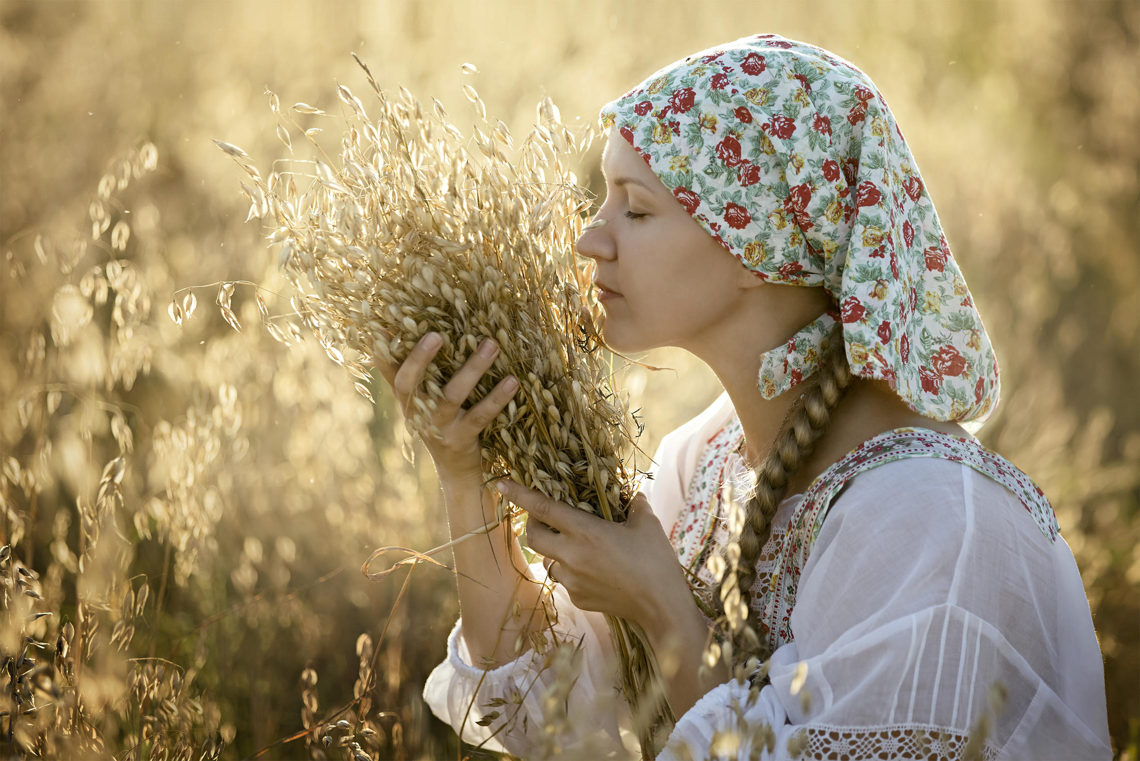 Photo Women in Slavic costumes in Ankan
