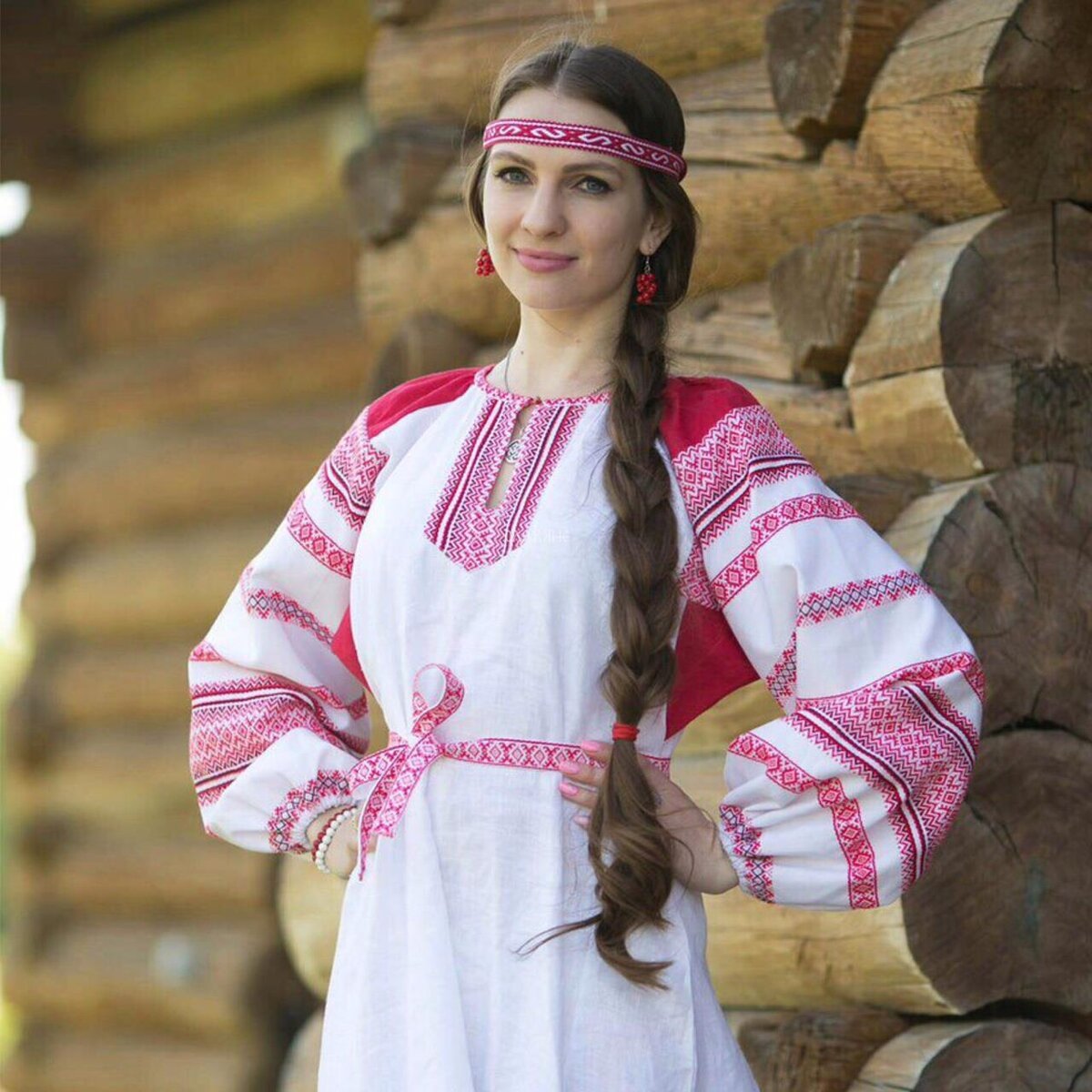 Girls in Slavic costumes in Ankan