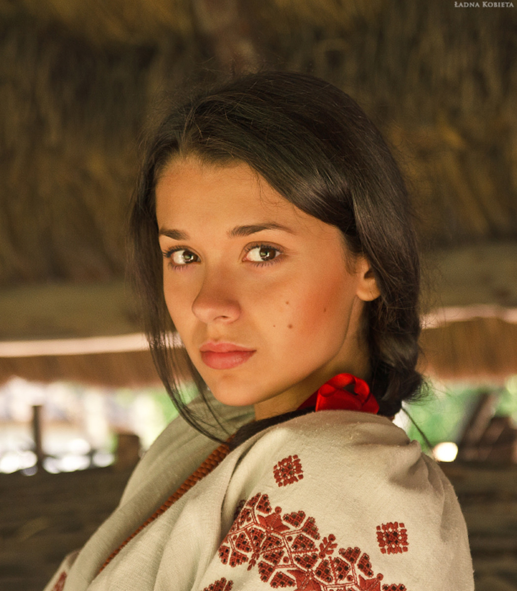 Girls in Slavic costumes in Ankan
