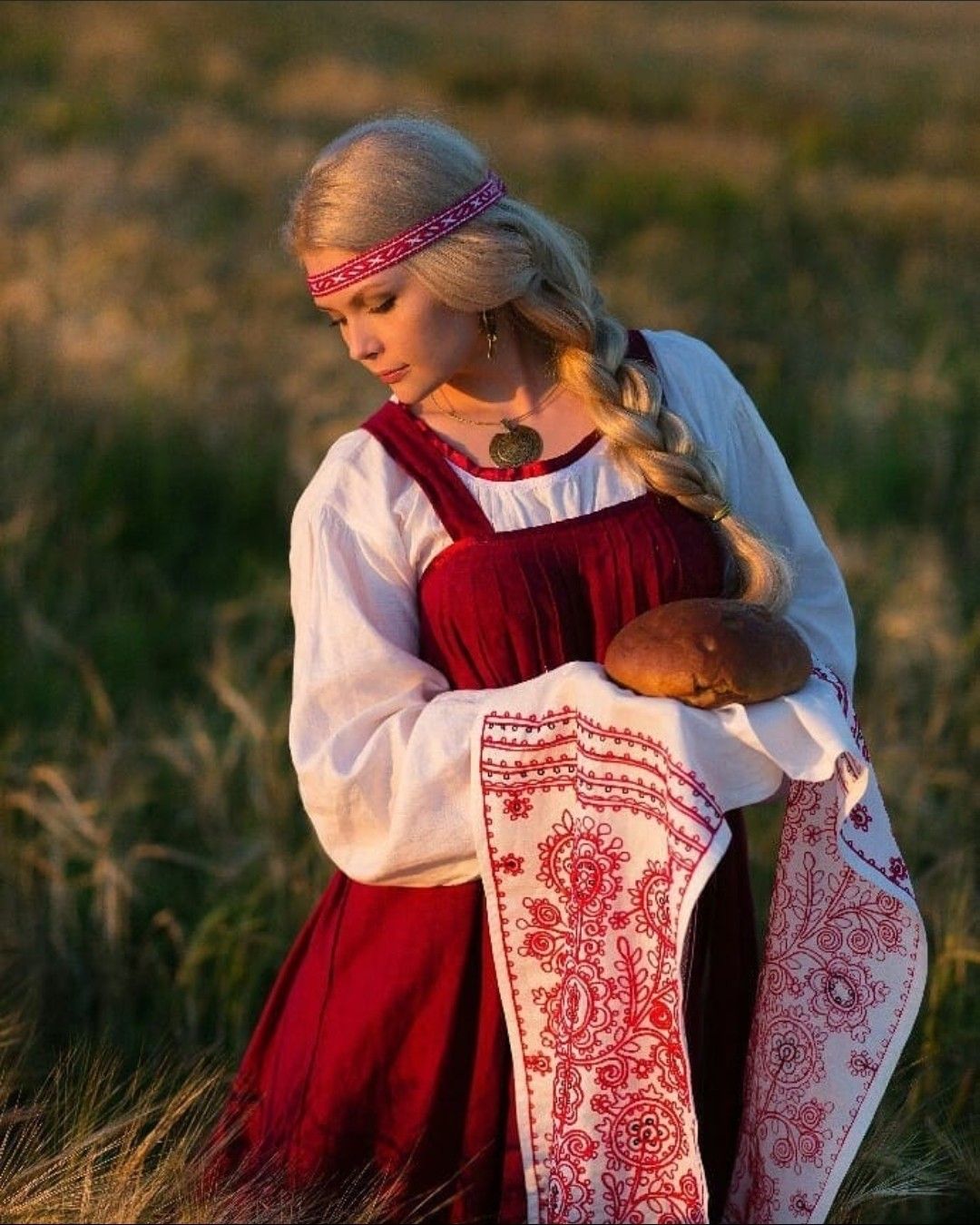 Girls in Slavic costumes in Ankan
