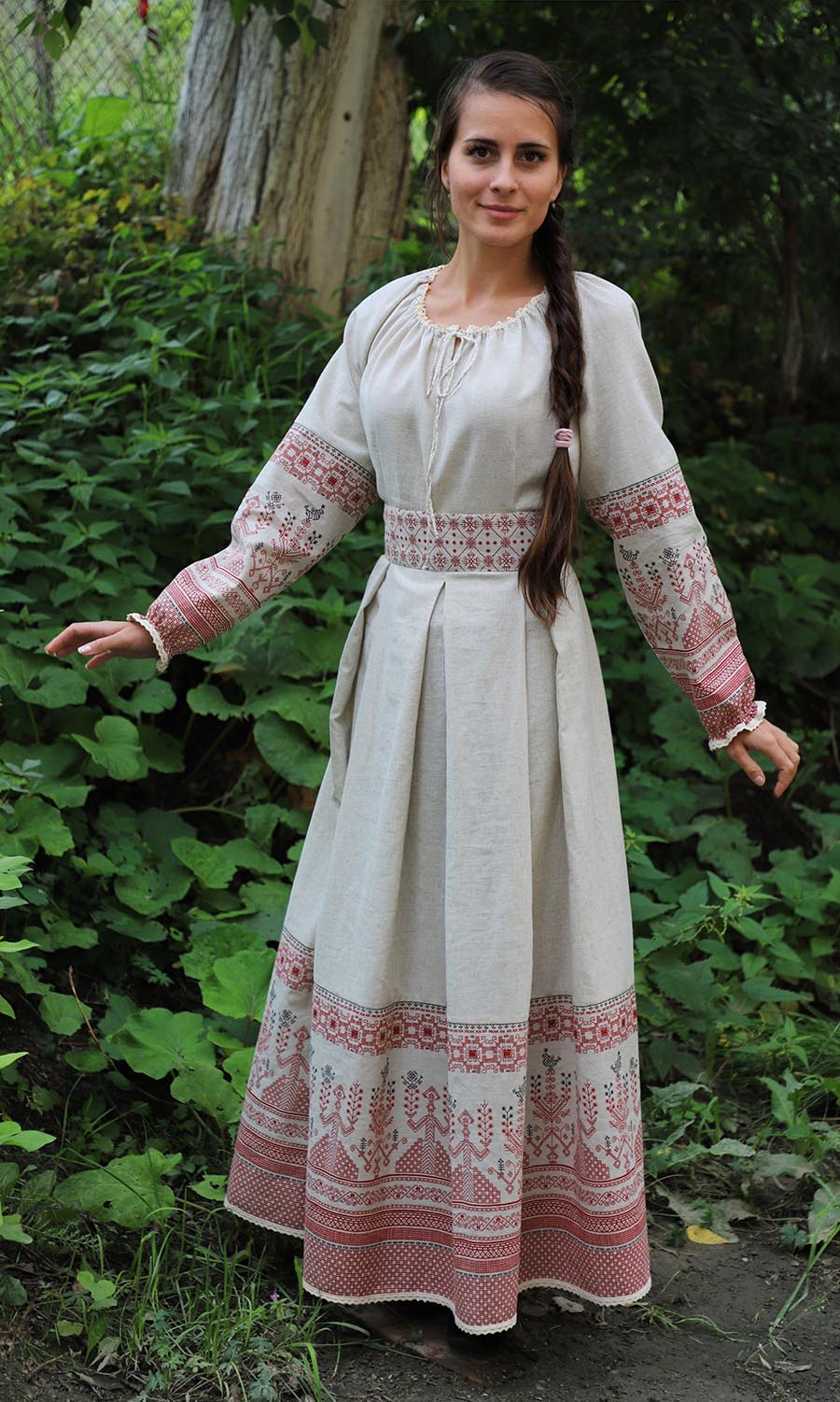 Girls in Slavic costumes in Ankan