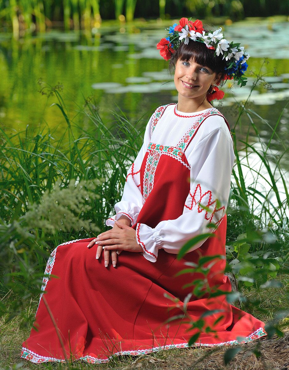 Beautiful girl Girls in Slavic costumes in Ankan