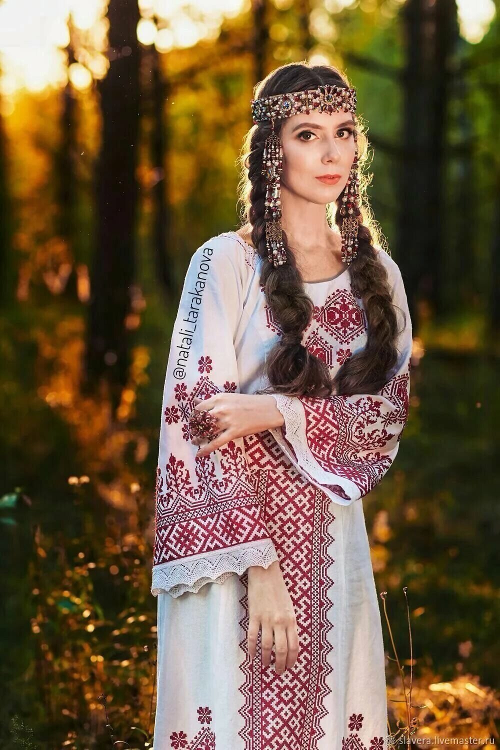 Girls in Slavic costumes in Ankan