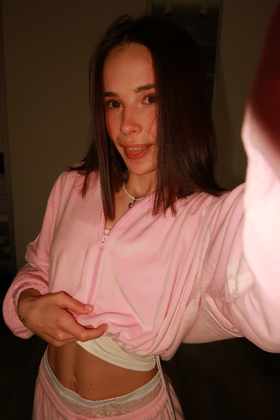 Tina brings the glow — live moments in Ankan