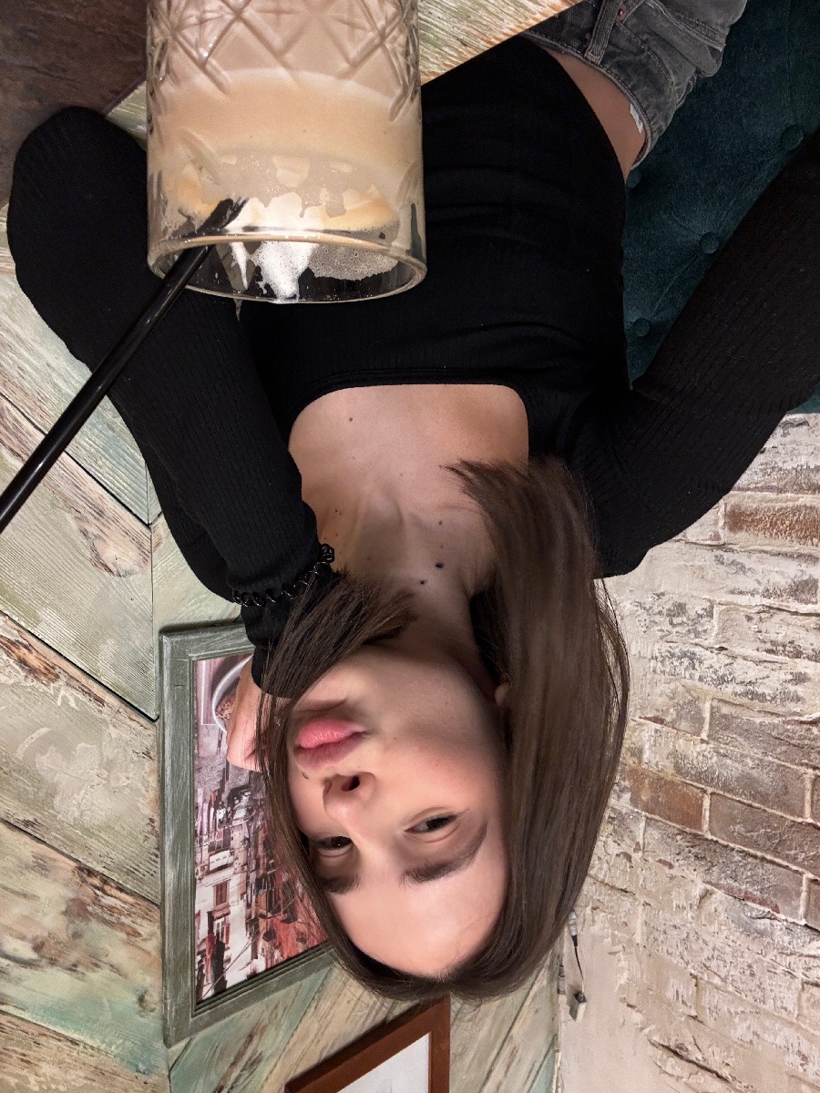 Fresh photos, fresh mood — Tina online in Ankan